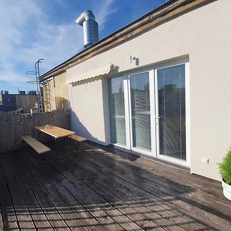 Beauty On The Rooftop With Ac And Rooftop Terrace Boedapest Buitenkant foto